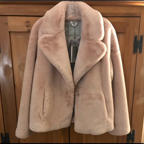 Emanuela Faux-Fur Oversized Fluffy Fur Jacket. - Picture 8 of 11